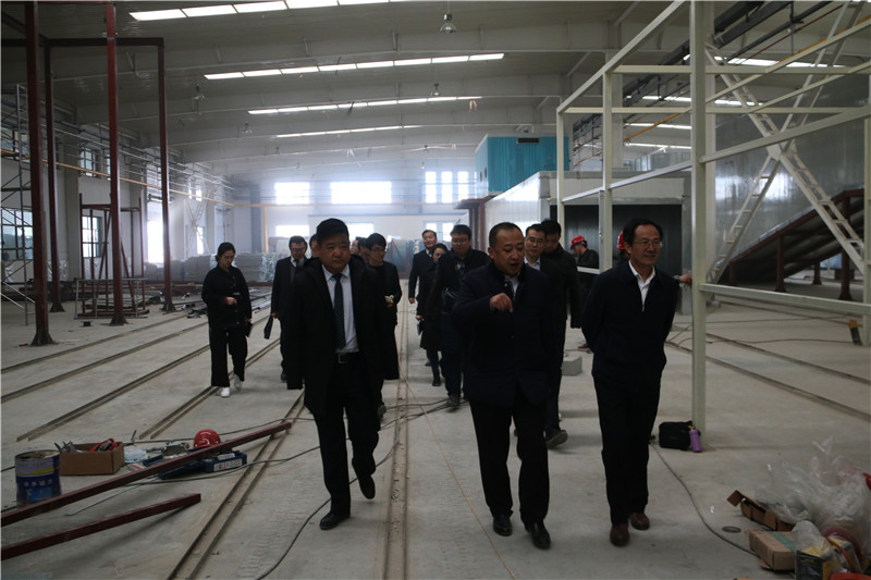 蘭州市委常委、新區(qū)黨工委書(shū)記楊建忠參觀考察工貿(mào)集團(tuán)三廠建設(shè)情況